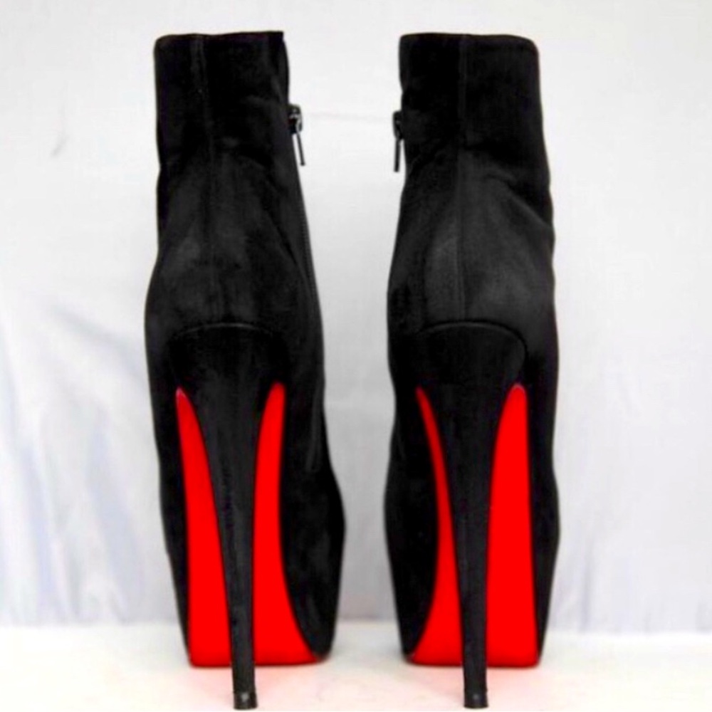 Sassy Christian Lounoutin